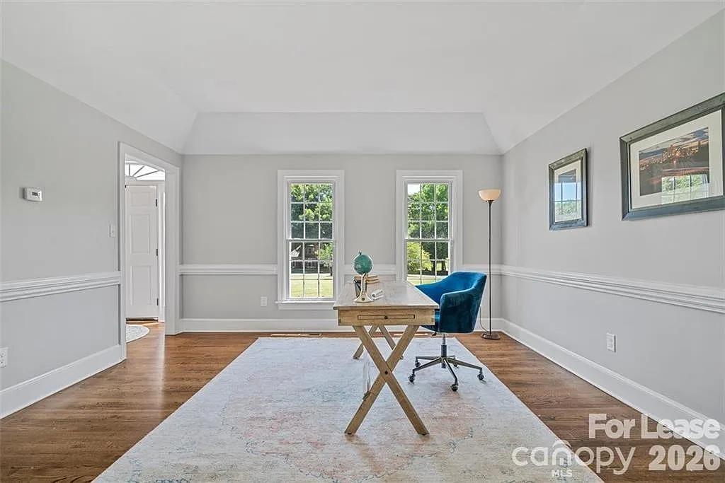 4 bed, 2.5 bath, 3006 sqft, $4,450 — Photo 4