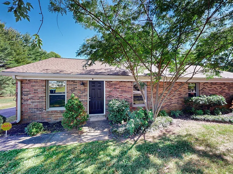 8614 Burleson Ln — Photo 4