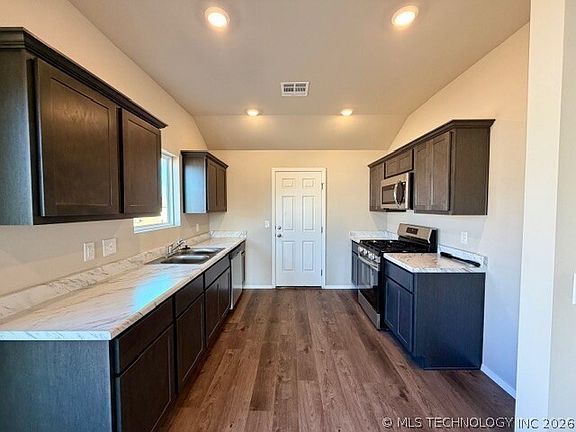 2nd image of 1112 Raven Dr