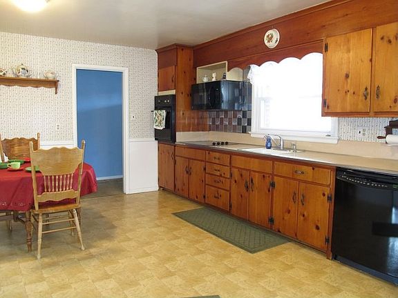 Sunny and Spacious Kitchen