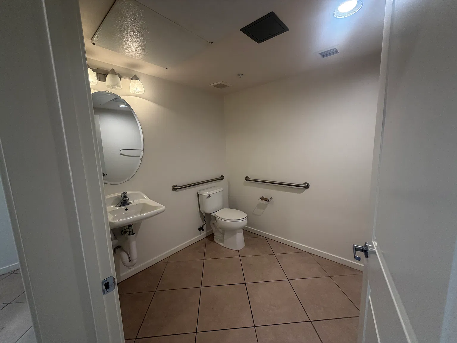 2 bed, 2.5 bath, 1735 sqft, $3,195 — Photo 3