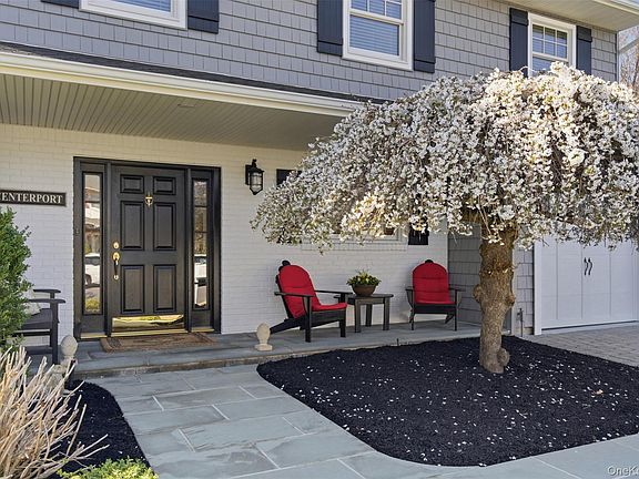2nd image of 6 Oneonta Court