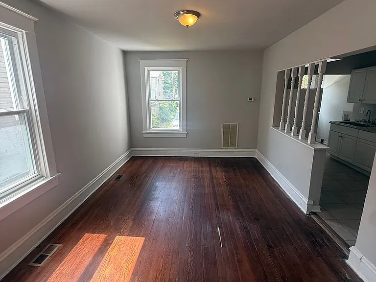 3208 5th Ave — Photo 5