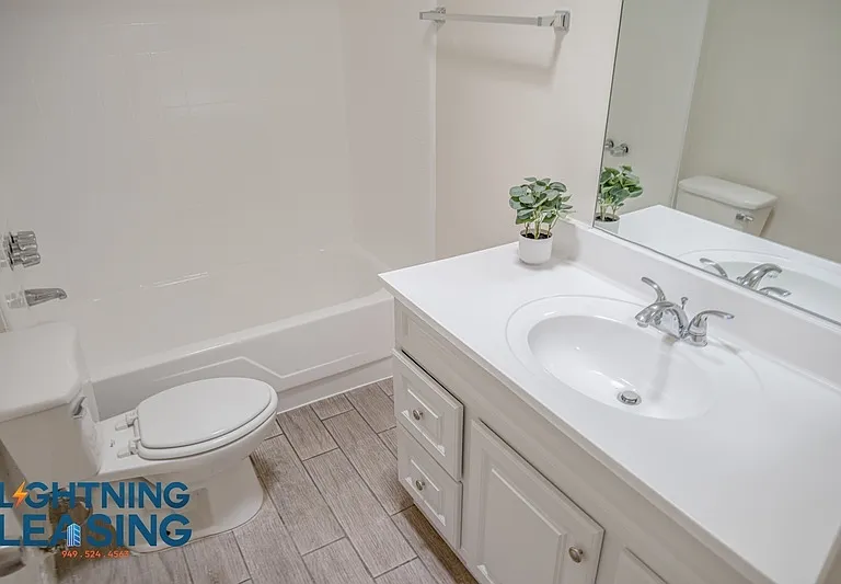 915 N Wilton Pl #309 — Photo 8