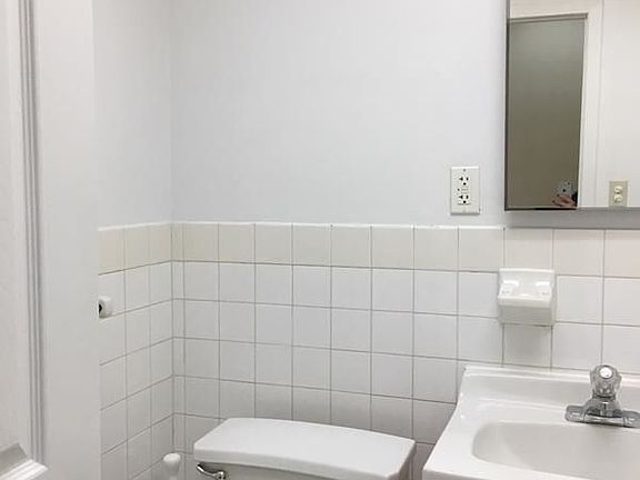 4th image of 349 12th St APT 1L