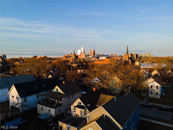 3rd image of W 33rd St