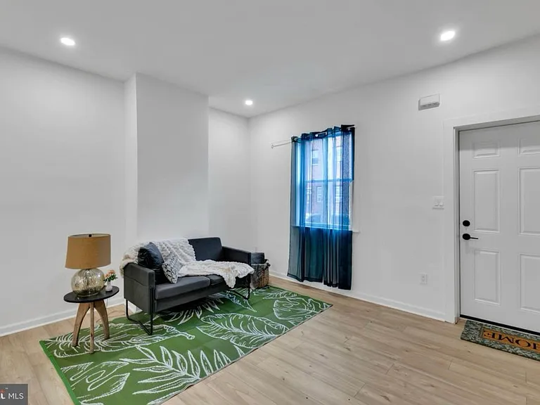 3352 Amber St — Photo 7