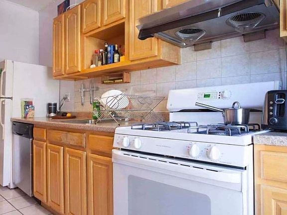 3rd image of 41-25 44th St #3