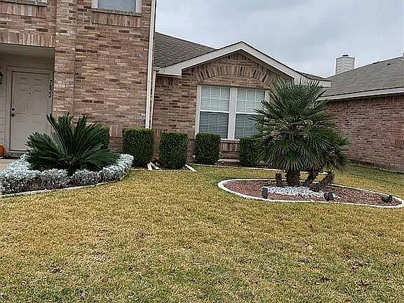 4 bed, 2.5 bath, 2274 sqft, $2,250 — Photo 2