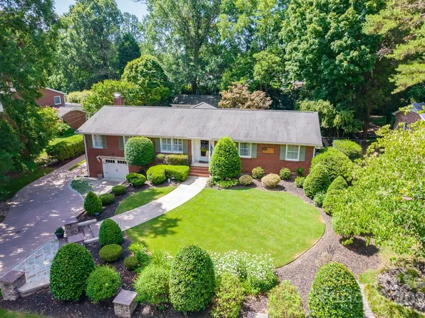 1131 Nottingham Dr, Gastonia, NC 28054