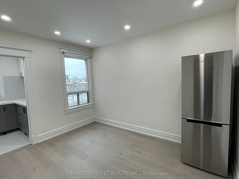 33 Strathmore Blvd #UPPER — Photo 3