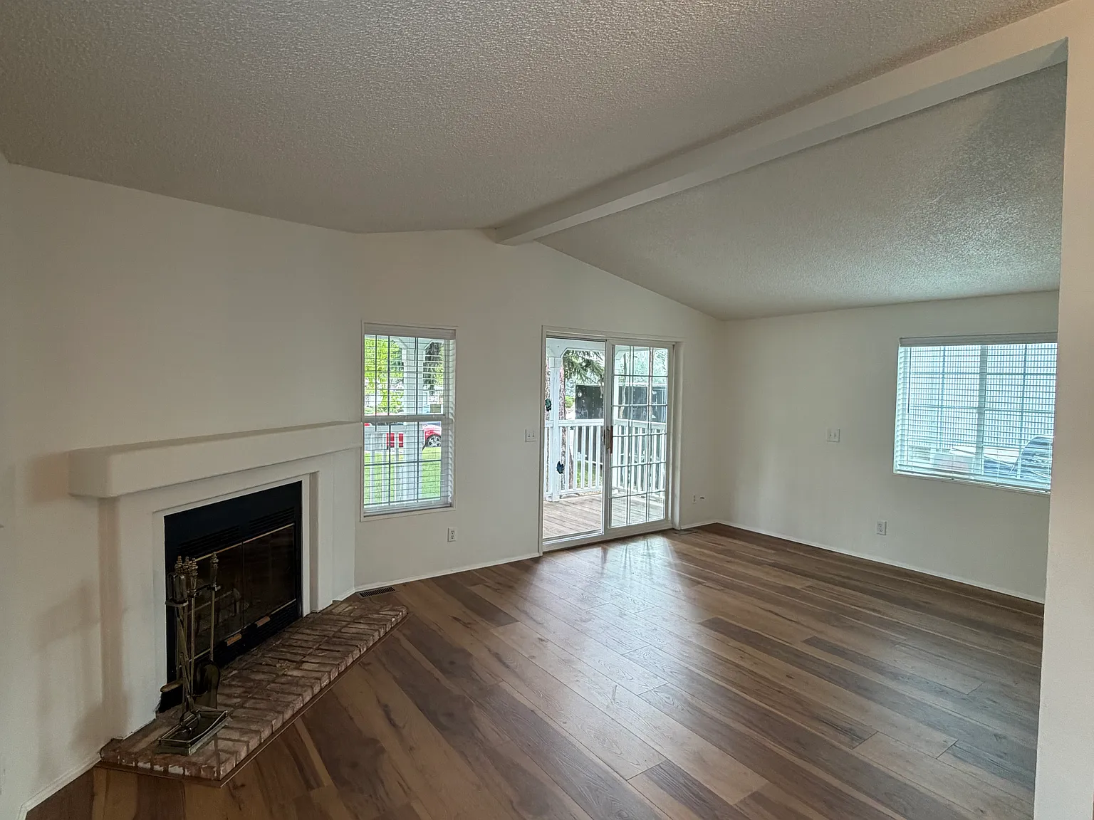 2 bed, 960 sqft, $1,700 — Photo 2
