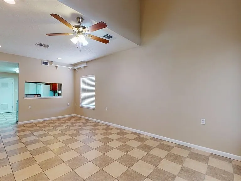 1724 Boardwalk Ct — Photo 2