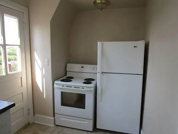 2 bed, 1100 sqft, $1,350 — Photo 3