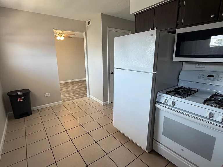 10700 S Roberts Rd #1 — Photo 9