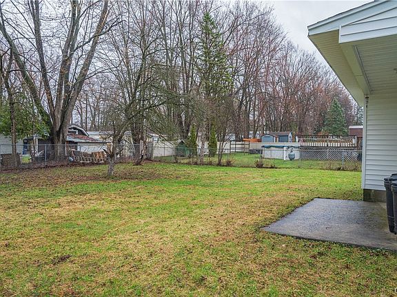 3rd image of 5685 Mapleton Dr