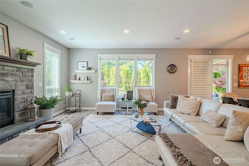 5th image of 409 N 43rd Court
