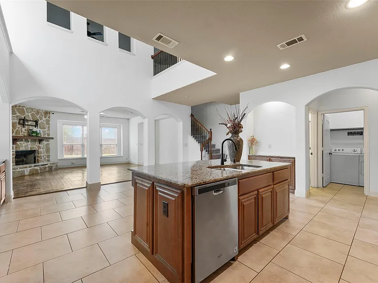 1204 E Shawnee Dr — Photo 10