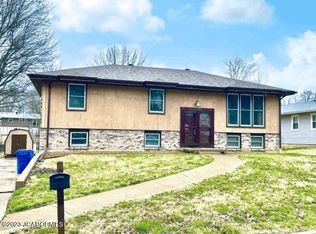 910 Ihler Rd, Jefferson City, MO 65109