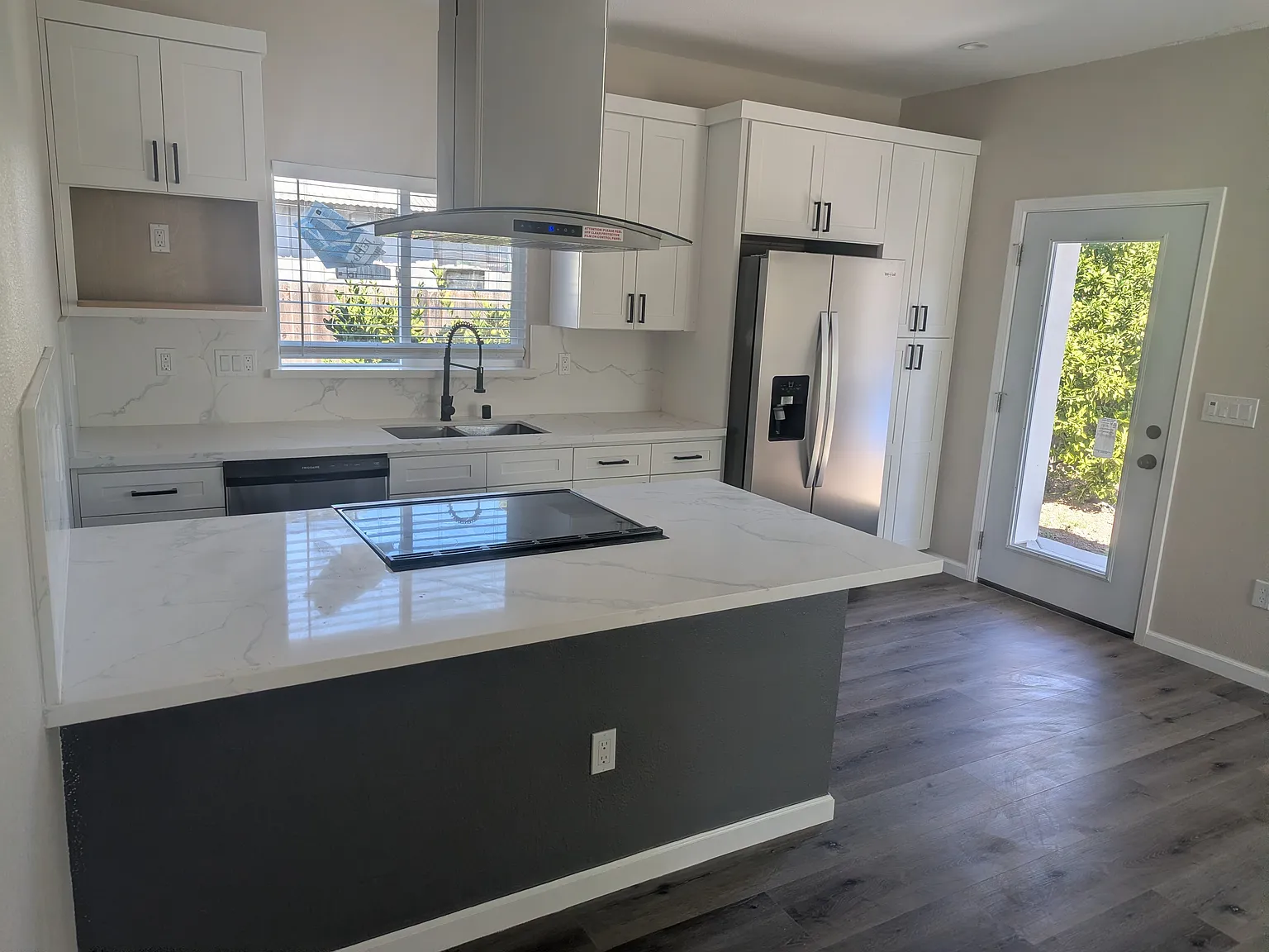 2 bed, 723 sqft, $2,100 — Photo 3
