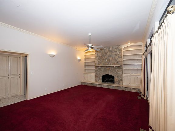 5th image of 2 Raintree St