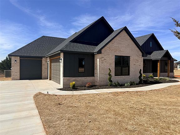 2nd image of 1224 Twin Oaks Dr