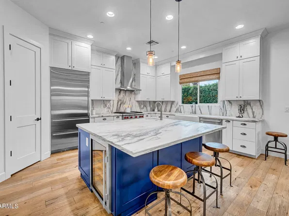 8032 E DEL LATON Drive, Scottsdale, AZ 85258