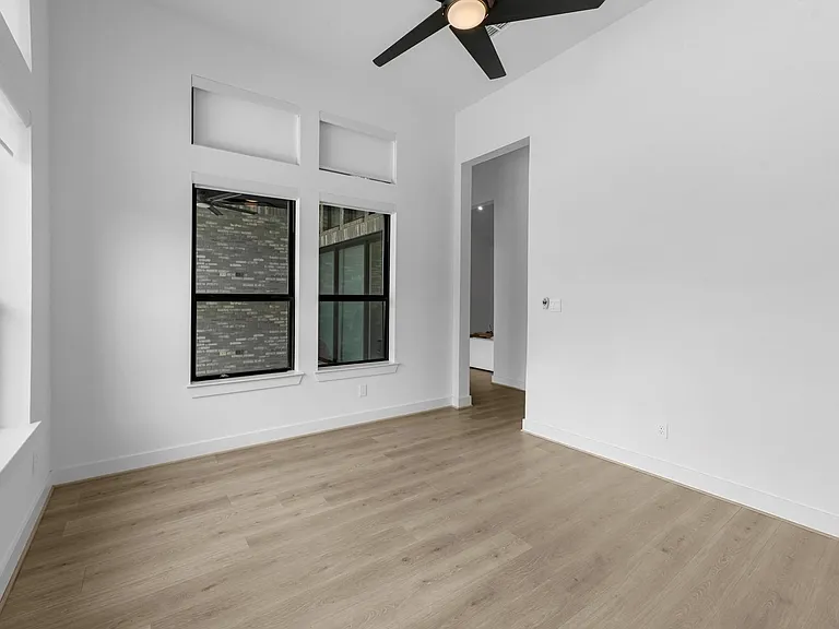 1402 Sunrise View Ln — Photo 19