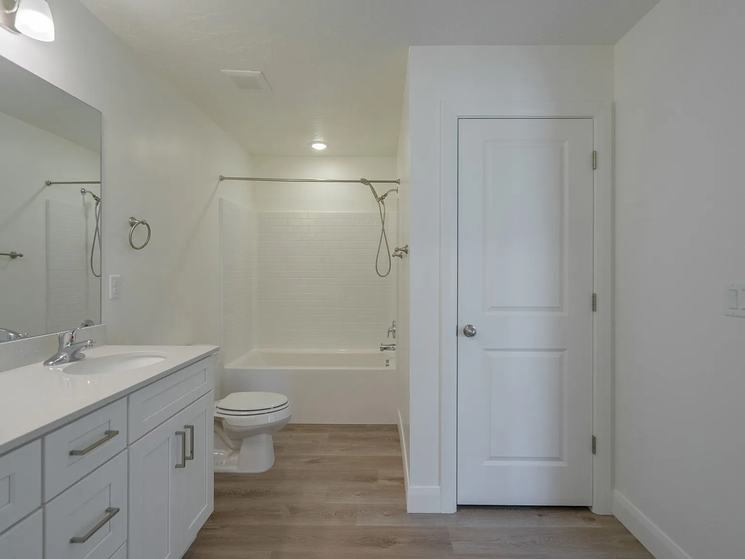 3 bed, 2.5 bath, 1900 sqft, $2,300 — Photo 2