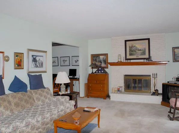 8600 32nd Pl N, Crystal, MN 55427