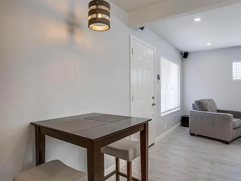 126 W Canada #C — Photo 22