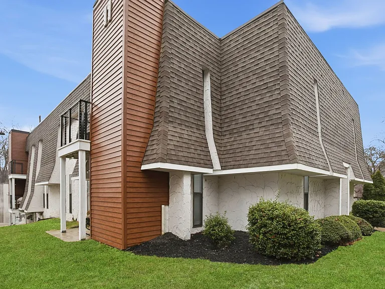 Welcome to The Woods at Ambler, an Eagle Rock Community, where modern living meets comfort. With stylish architecture and lush landscaping, this is the perfect place to call home. Explore our offerings today and schedule your visit!