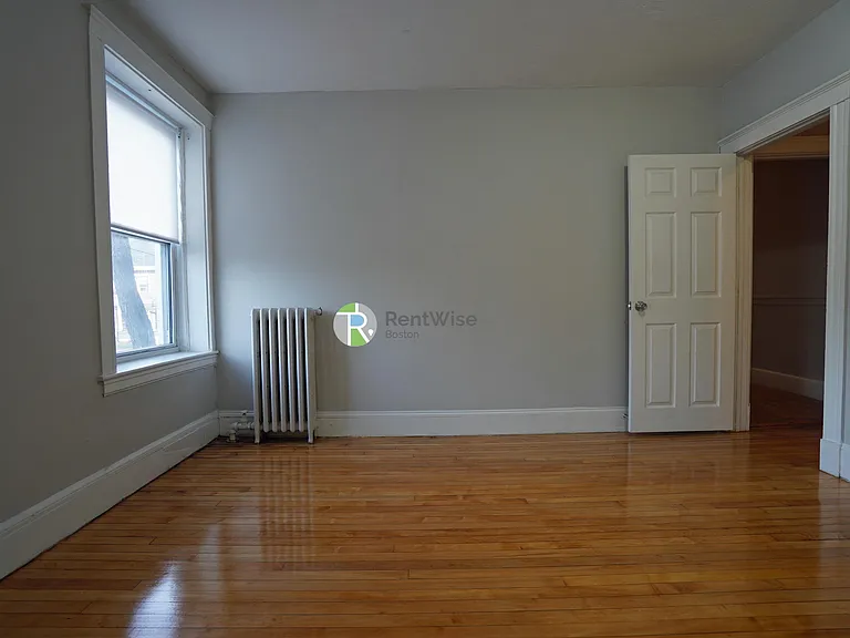 90 Cypress — Photo 21