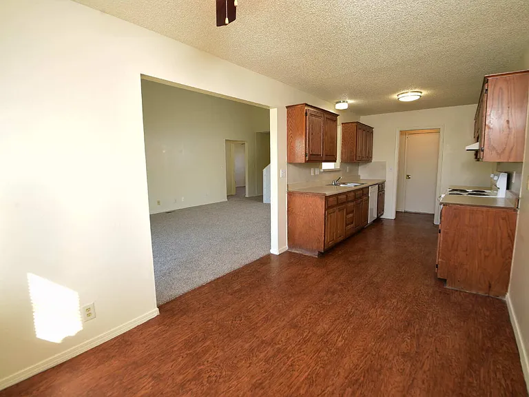 1514 E 73rd Pl — Photo 6