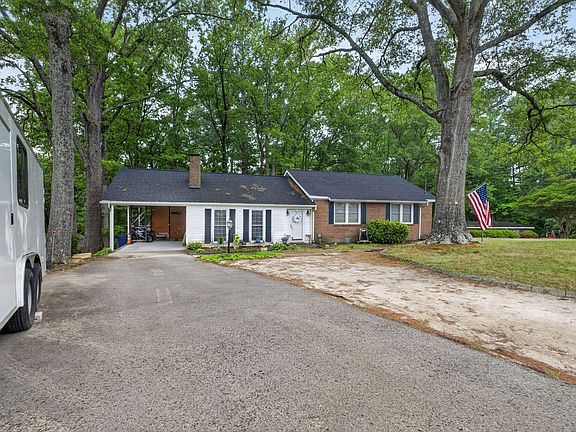 4th image of 118 Castle Cir