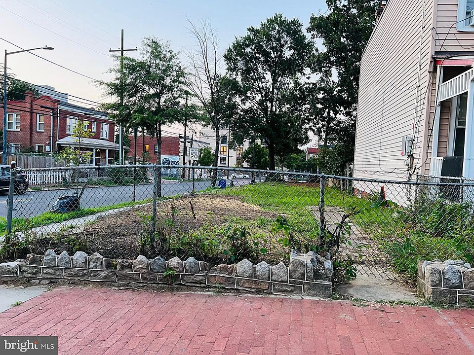 2nd image of 1600 U St SE
