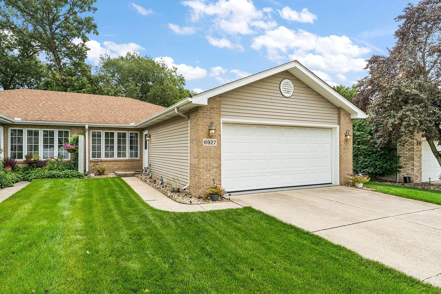 6927 Swan Ln photo 1
