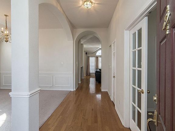 2nd image of 9411 Vista Cir