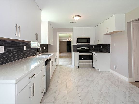 3rd image of 2470 Carolyn Dr
