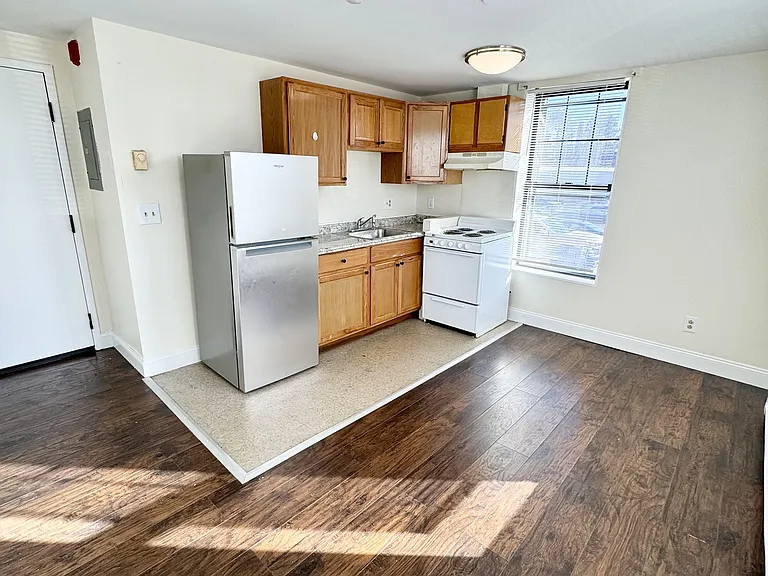 148 Liberty St — Photo 6