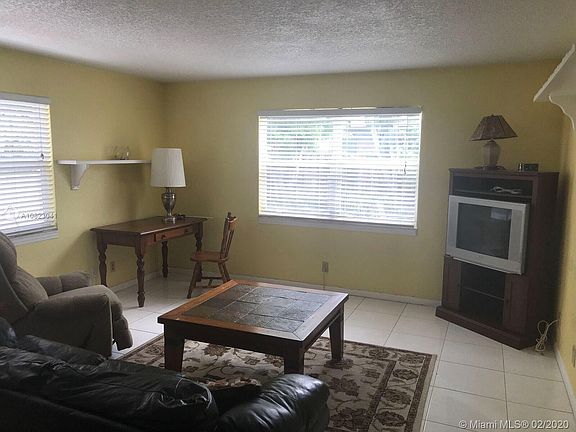 5th image of 112 Claremont Ln APT 1B
