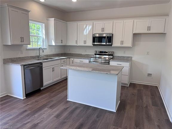 3rd image of 287 Waylon Ct