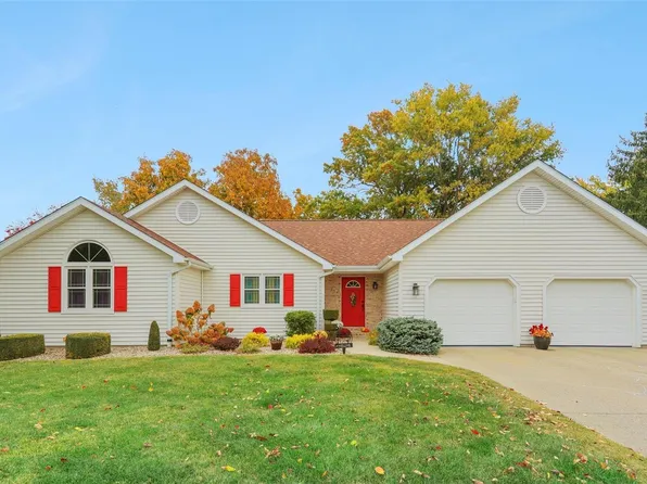 33 Quail Run Dr, Carlinville, IL 62626