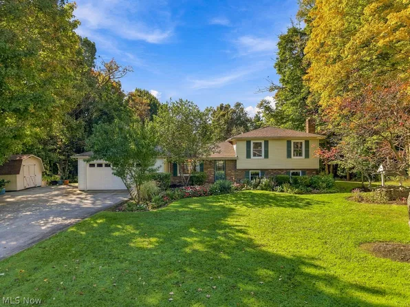 11075 Washington St, Chagrin Falls, OH 44023