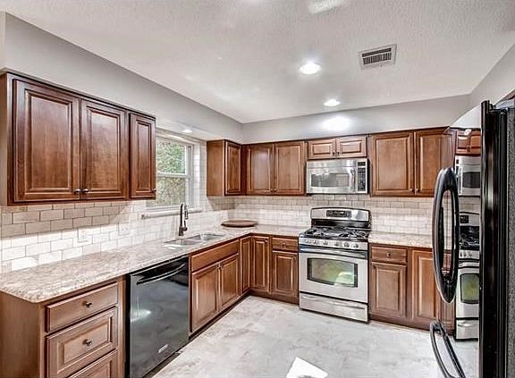 5th image of 17513 Klamath Falls Dr