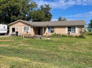 206 E BEECHER AVE, Palacios, TX 77465
