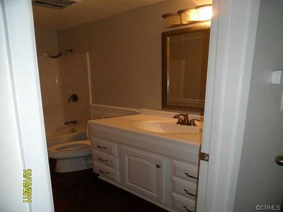 Like NEW CLEAN Bathroom