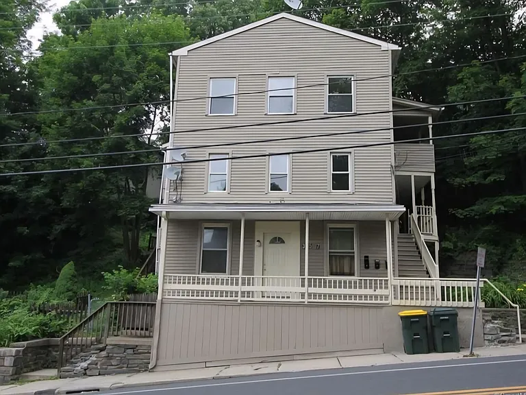 3-7 Maple St — Photo 15