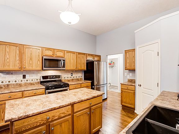 4th image of 2035 Holderness Dr