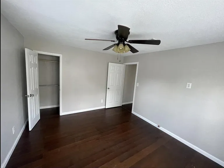 1901 Dutton Ave — Photo 7